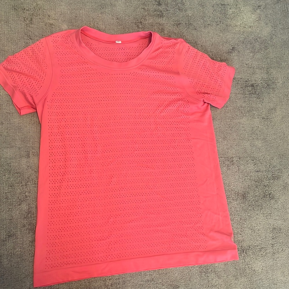 Gently used lulu lemon workout shirt